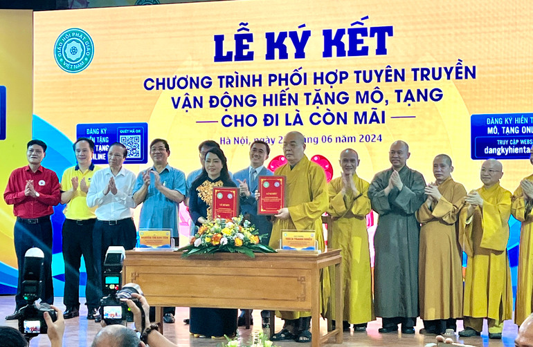 Giáo hội Phật giáo Việt Nam và Hội vận động hiến mô, bộ phận cơ thể người ký kết phối hợp vận động hiến mô, tạng cứu người.