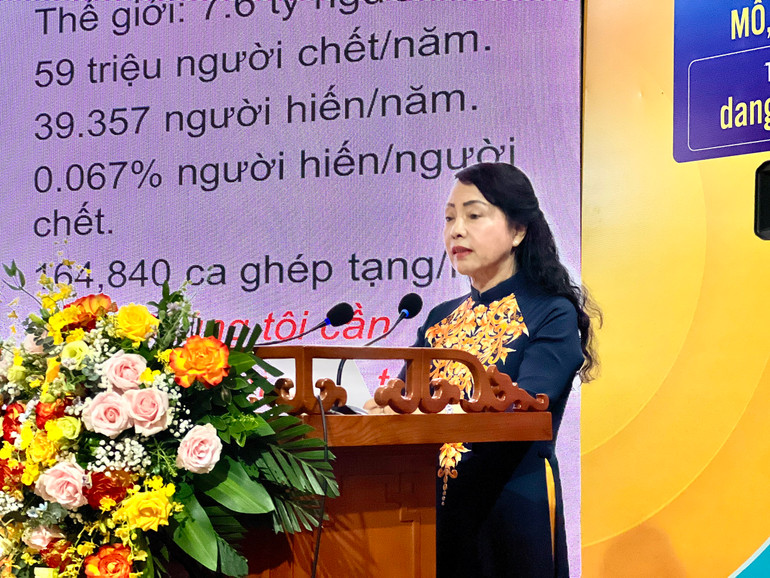 Phó Giáo sư, Tiến sĩ Nguyễn Thị Kim Tiến, nguyên Bộ trưởng Y tế, Chủ tịch Hội vận động hiến mô, bộ phận cơ thể người phát biểu.