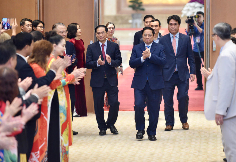 Thủ tướng Phạm Minh Chính đến dự buổi gặp mặt kiều bào tiêu biểu. (Ảnh: Trần Hải)