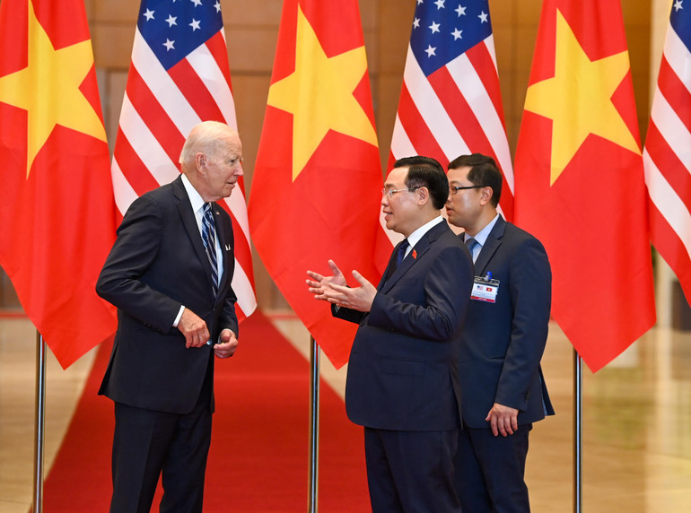 Chủ tịch Quốc hội Vương Đình Huệ và Tổng thống Hoa Kỳ Joe Biden trao đổi tại buổi hội kiến. (Ảnh: DUY LINH) Chủ tịch Quốc hội Vương Đình Huệ và Tổng thống Hoa Kỳ Joe Biden trao đổi tại buổi hội kiến. (Ảnh: DUY LINH)