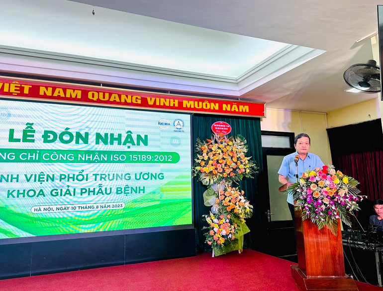 Tiến sĩ, bác sĩ Đinh Văn Lượng, Giám đốc Bệnh viện Phổi Trung ương phát biểu.