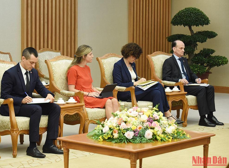 Các thành viên trong Đoàn của Bộ Ngoại giao, Ngoại thương và Tôn giáo Argentina.