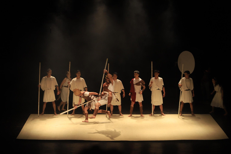 Một cảnh trong vở diễn “Antigone” của Sân khấu Lucteam. (Ảnh: QUANG TẤN)