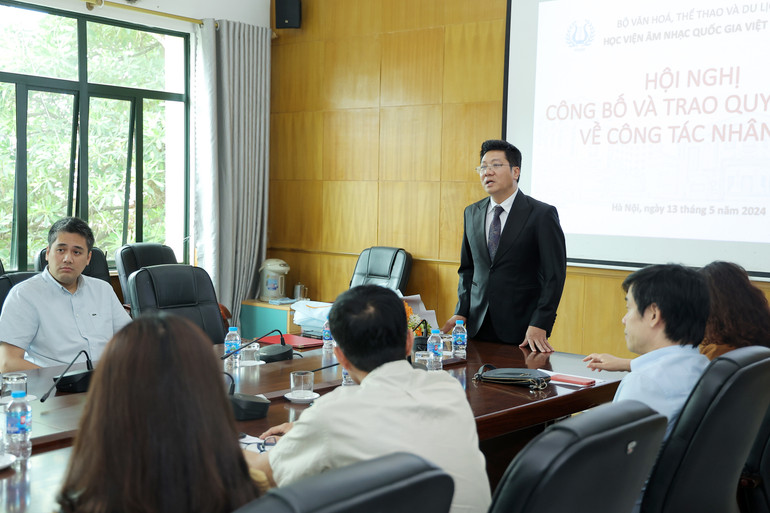 NSND Quốc Hưng phát biểu khi nhận nhiệm vụ. NSND Quốc Hưng phát biểu khi nhận nhiệm vụ.