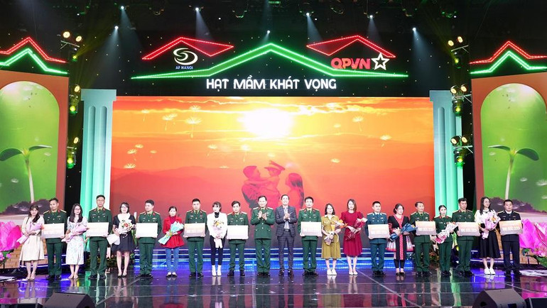 10 gia đình quân nhân được nhận hỗ trợ 100% chi phí thực hiện IVF.