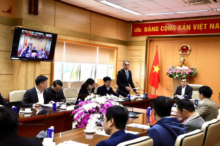 Quang cảnh cuộc họp.