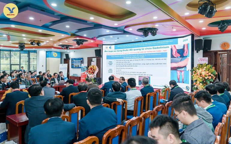 Toàn cảnh hội nghị.