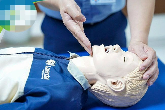 Kỹ thuật ngửa đầu-nâng cằm.