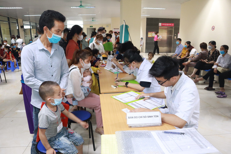 Sau buổi khám hôm nay, các bác sĩ lựa chọn được 33 trẻ đủ tiêu chuẩn để phẫu thuật miễn phí lần này.