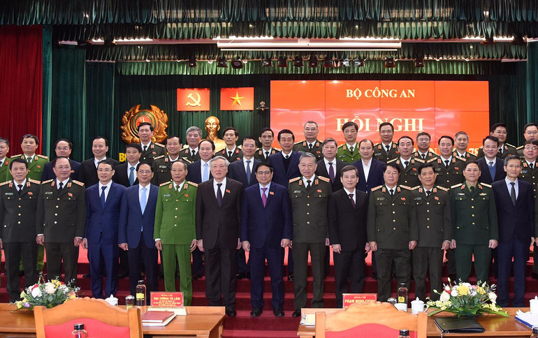 Thủ tướng Phạm Minh Chính với các đại biểu dự Hội nghị Công an toàn quốc lần thứ 78.