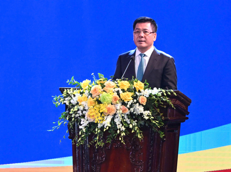 Bộ trưởng Bộ Công thương Nguyễn Hồng Diên phát biểu tại chương trình.