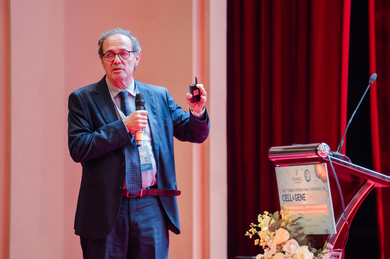 Giáo sư Fulvio Porta.