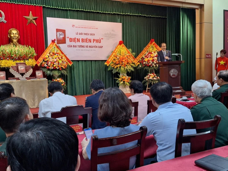 Ông Võ Hồng Nam, con trai của Đại tướng chia sẻ những kỷ niệm trong quá trình sưu tầm tài liệu để bổ sung vào cuốn sách Điện Biên Phủ, theo di huấn của Đại tướng Võ Nguyên Giáp.