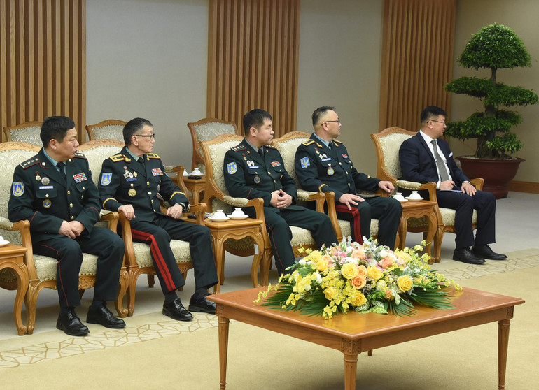 Thành viên trong Đoàn Bộ trưởng Quốc phòng Mông Cổ tham dự buổi tiếp.