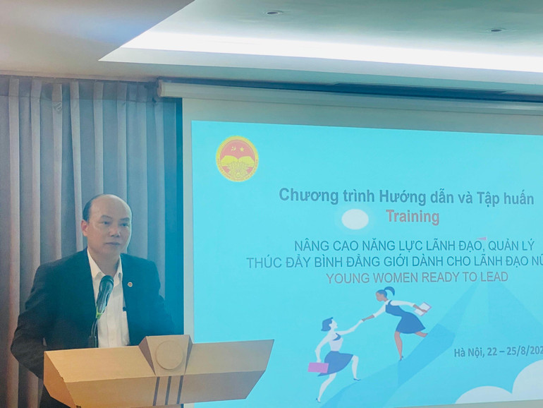 PGS,TS Hoàng Văn Nghĩa, Vụ trưởng Vụ Hợp tác quốc tế phát biểu. PGS,TS Hoàng Văn Nghĩa, Vụ trưởng Vụ Hợp tác quốc tế phát biểu.