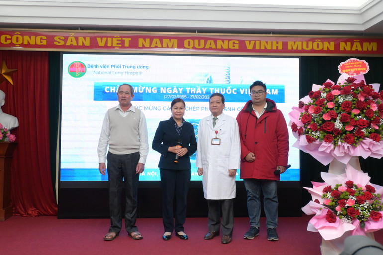 Gia đình ông Nguyễn Xuân T. chúc các thầy thuốc, bác sĩ, điều dưỡng đang công tác tại bệnh viện sức khỏe, hạnh phúc và thành công.