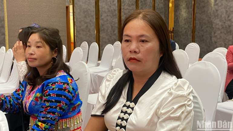 Cô đỡ thôn bản Lò Thị Đường.