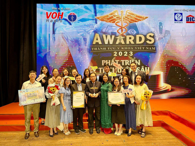 Kỹ thuật chọn lọc phôi không mang gene bệnh bằng xét nghiệm di truyền tiền làm tổ (PGT-M) do Bệnh viện Mỹ Đức triển khai thực hiện vừa được vinh danh là một trong 12 Thành tựu y khoa Việt Nam năm 2023.