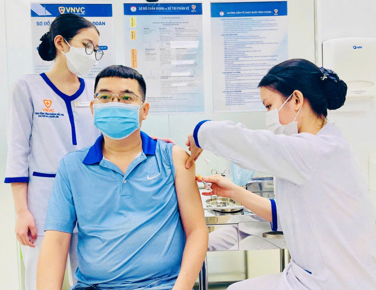 Tiêm vaccine sốt xuất huyết là biện pháp bảo vệ chủ động. Tiêm vaccine sốt xuất huyết là biện pháp bảo vệ chủ động.