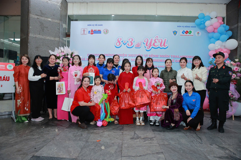 Bệnh nhân Thalassemia trong tà áo dài.