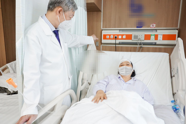 Người bệnh phục hồi sau phẫu thuật.