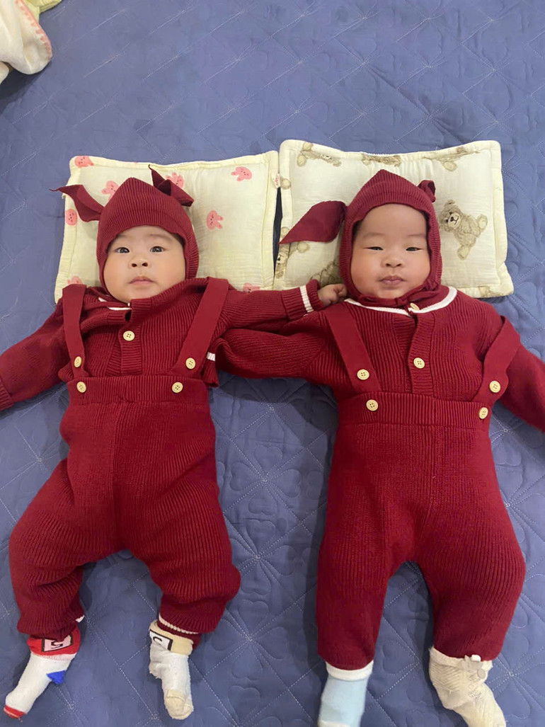 Hai thiên thần nhỏ chào đời sau 12 năm gia đình chị Liên mong mỏi.