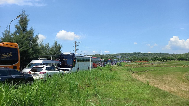 Ùn tắc giao thông tại khu vực Gành Đá Đĩa.