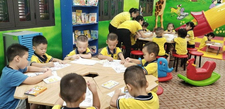 Triển khai mô hình phòng đọc cho mẹ và bé tại Thư viện tỉnh Thái Bình. Triển khai mô hình phòng đọc cho mẹ và bé tại Thư viện tỉnh Thái Bình.