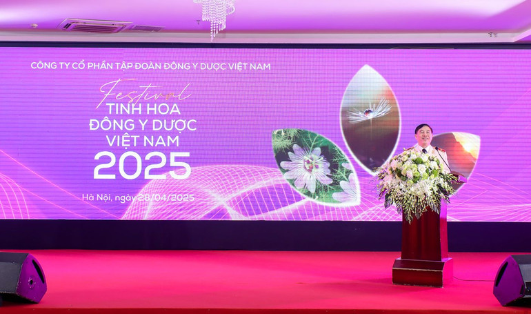 Thiếu tướng, Thầy thuốc nhân dân, Tiến sĩ Đỗ Thế Lộc, Phó Chủ tịch Tập đoàn Đông Y Dược Việt Nam phát biểu tại sự kiện.