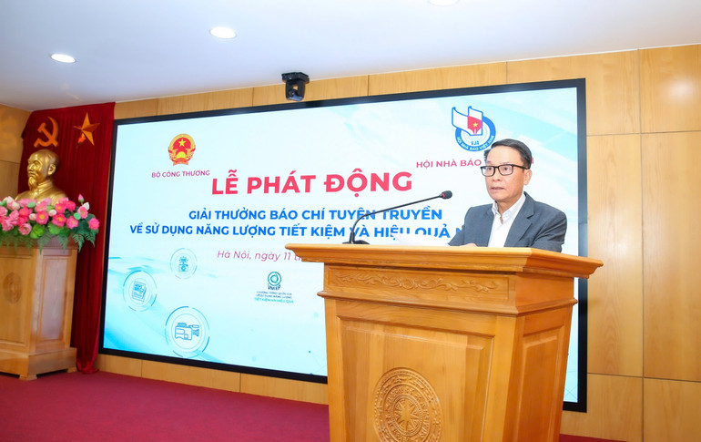 Nhà báo Nguyễn Đức Lợi, Phó chủ tịch thường trực, Hội Nhà báo Việt Nam phát biểu tại lễ phát động.