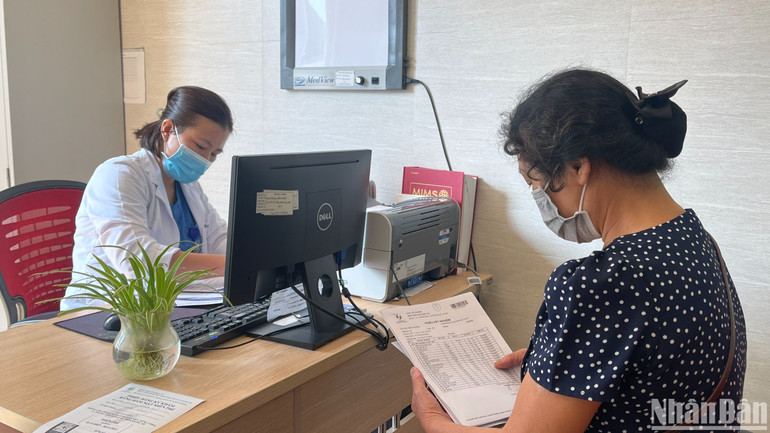 Nhiều người cao tuổi mắc bệnh hô hấp, xương khớp đến khám những ngày qua.