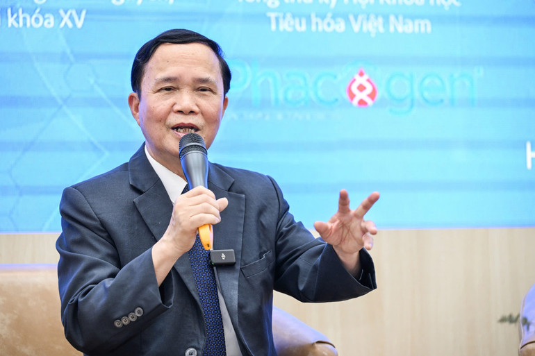 Phó Giáo sư, Tiến sĩ Vũ Văn Khiên, Tổng Thư ký Hội Khoa học tiêu hóa Việt Nam. (Ảnh: THÀNH ĐẠT)