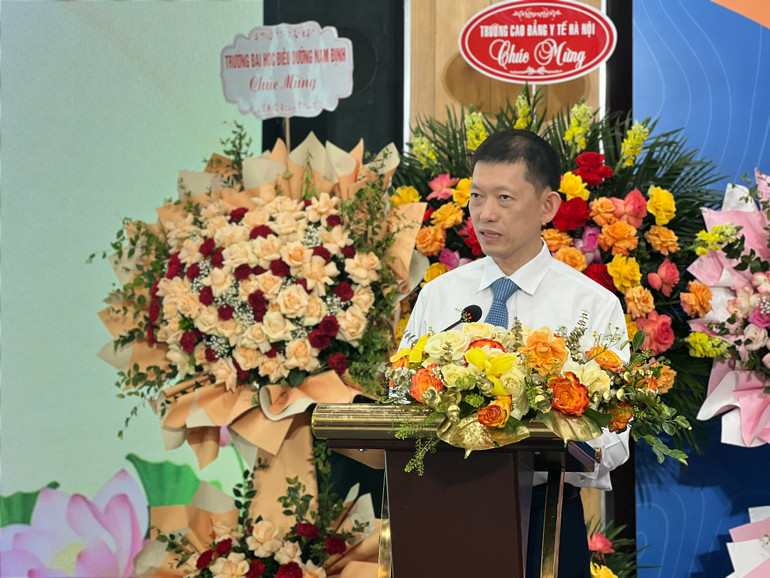 Tiến sĩ Dương Huy Lương, Phó Cục trưởng Cục quản lý Khám, chữa bệnh phát biểu tại diễn đàn.