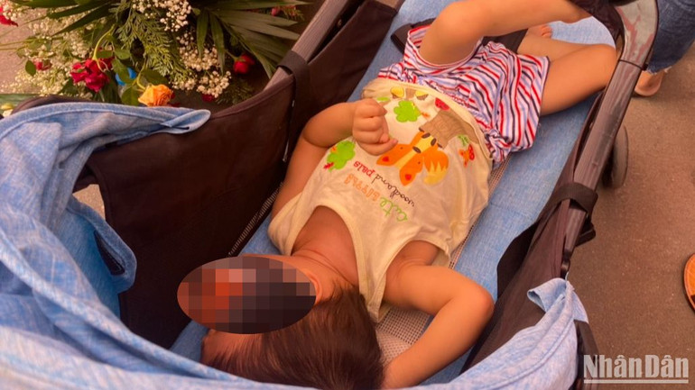 4 tuổi, vì di chứng vàng da sơ sinh, con chị Tr. sống gần như hoàn toàn tại bệnh viện.