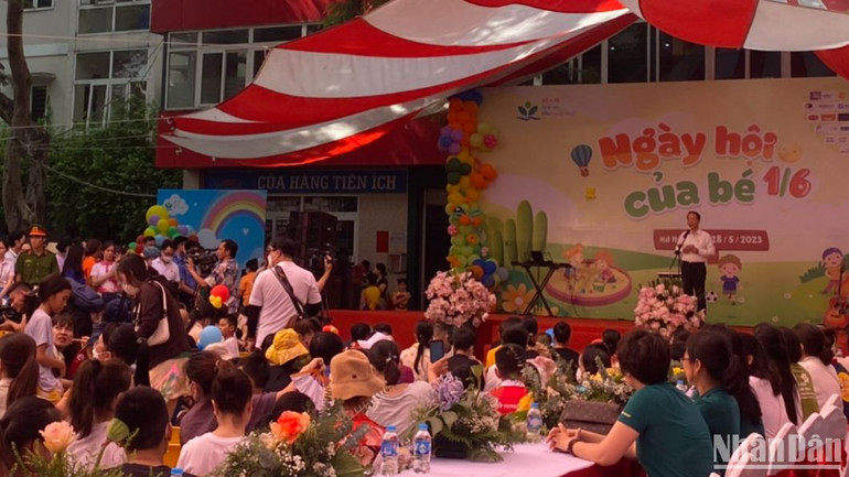 Phó Giáo sư, Tiến sĩ Trần Minh Điển, Giám đốc Bệnh viện Nhi Trung ương phát biểu tại chương trình.