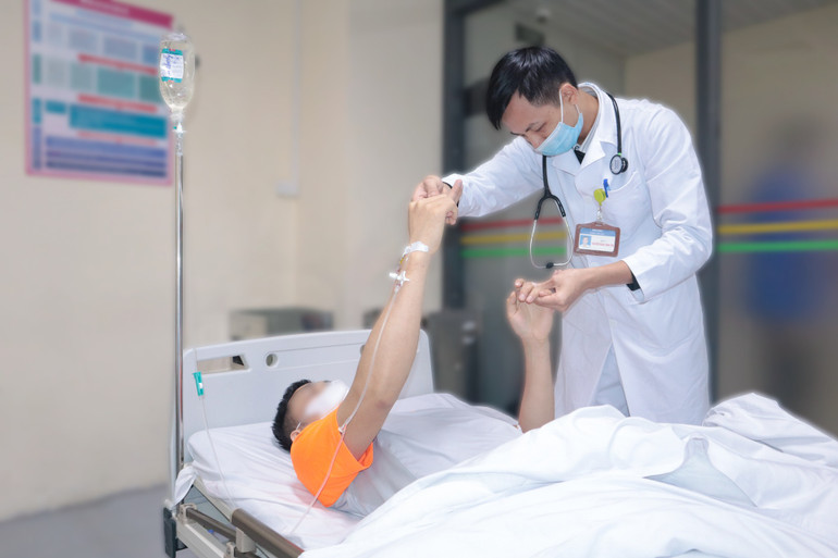 Bệnh nhân được điều trị qua giai đoạn nguy kịch.