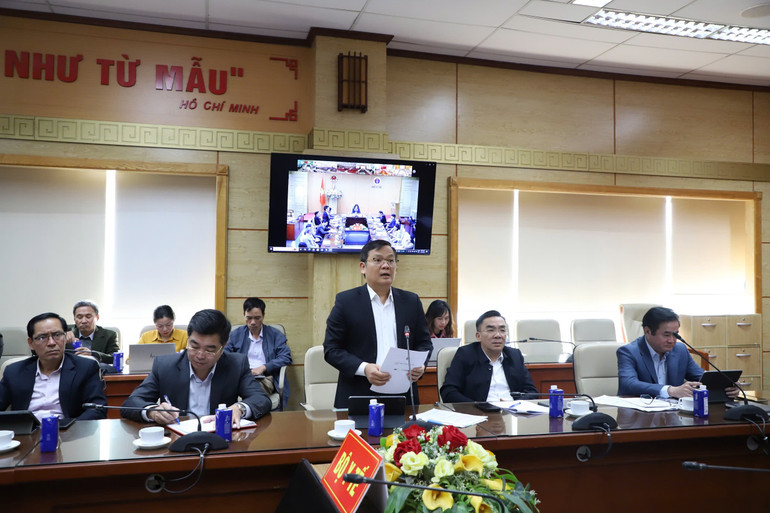 Đại diện lãnh đạo các vụ, cục phát biểu tại hội nghị trực tuyến. Đại diện lãnh đạo các vụ, cục phát biểu tại hội nghị trực tuyến.