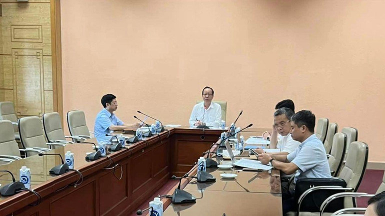 PGS, TS Trần Minh Điển - Giám đốc Bệnh viện Nhi Trung ương - làm Chủ tịch Hội đồng môn họp trực tuyến với các cơ sở nhi khoa. PGS, TS Trần Minh Điển - Giám đốc Bệnh viện Nhi Trung ương - làm Chủ tịch Hội đồng môn họp trực tuyến với các cơ sở nhi khoa.