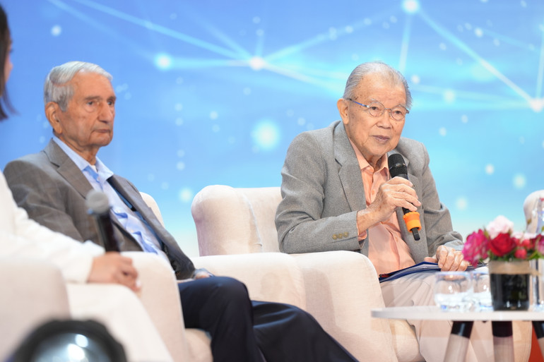 Giáo sư Võ Tòng Xuân dành nhiều lời khuyên cho các nhà khoa học trẻ Việt Nam.