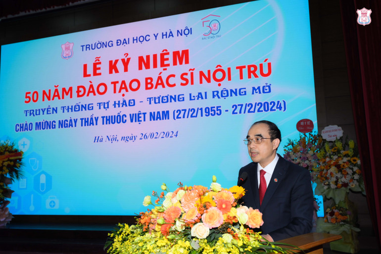 Giáo sư, Tiến sĩ Nguyễn Hữu Tú, Hiệu trưởng Trường đại học Y Hà Nội phát biểu.