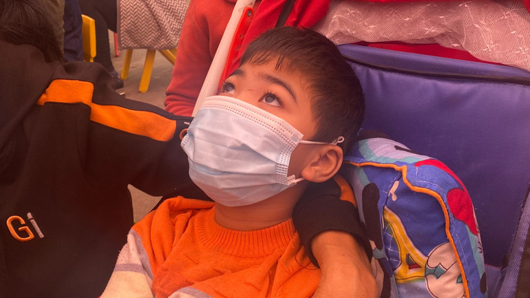 Nguyễn Thành T. (Nam Định) bị bại não thần kinh đã có 7 năm nằm viện điều trị.