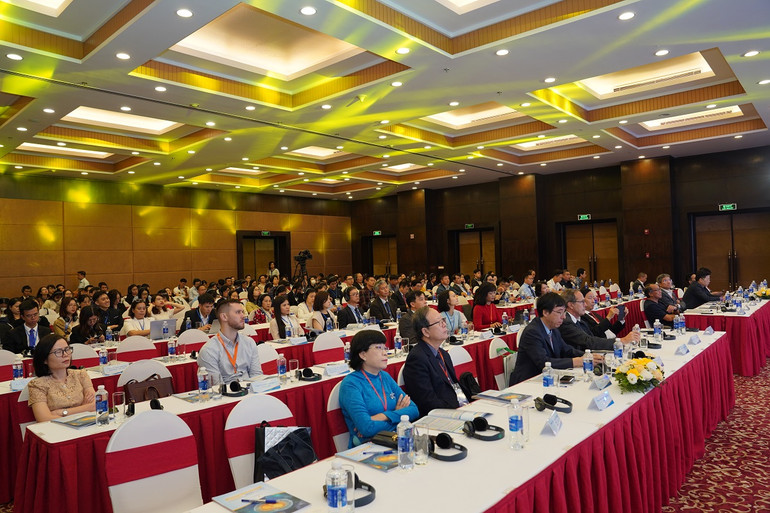 Hội nghị thu hút các chuyên gia trong và ngoài nước.