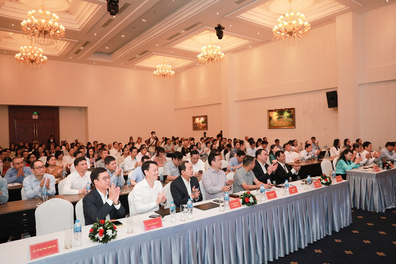 Các đại biểu tham dự hội nghị.