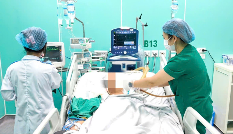 Bệnh nhân đang được điều trị tích cực.