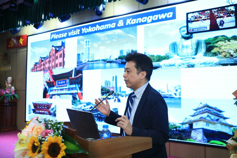 Giáo sư, Tiến sĩ Kohei Takazawa, Giám đốc Trung tâm tiêu hóa, Bệnh viện Ung thư Kanagawa, Yokohama, Nhật Bản.