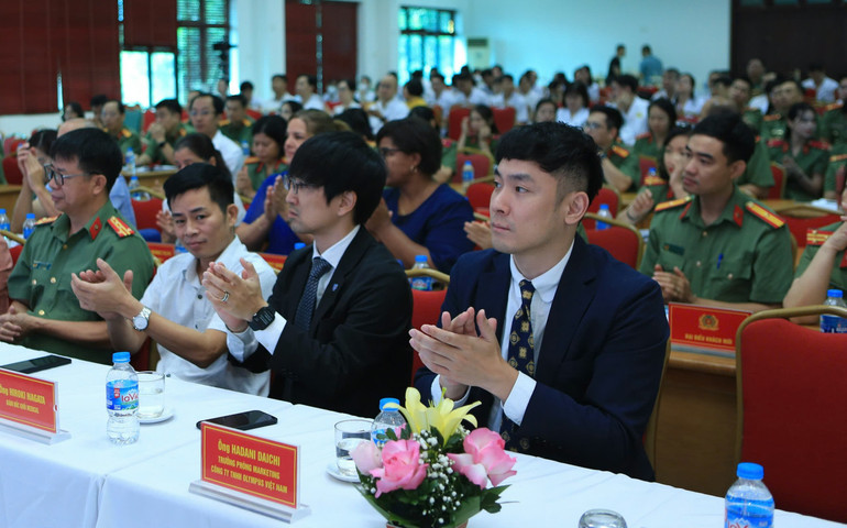 Các đại biểu tham dự hội nghị.