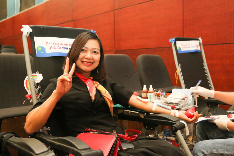 Hiến máu tình nguyện đã trở thành thói quen định kỳ của nhiều người.