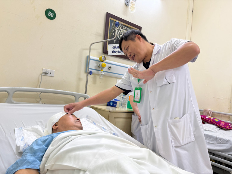 Bệnh nhân tỉnh táo, thị lực cải thiện rõ rệt sau ca phẫu thuật.