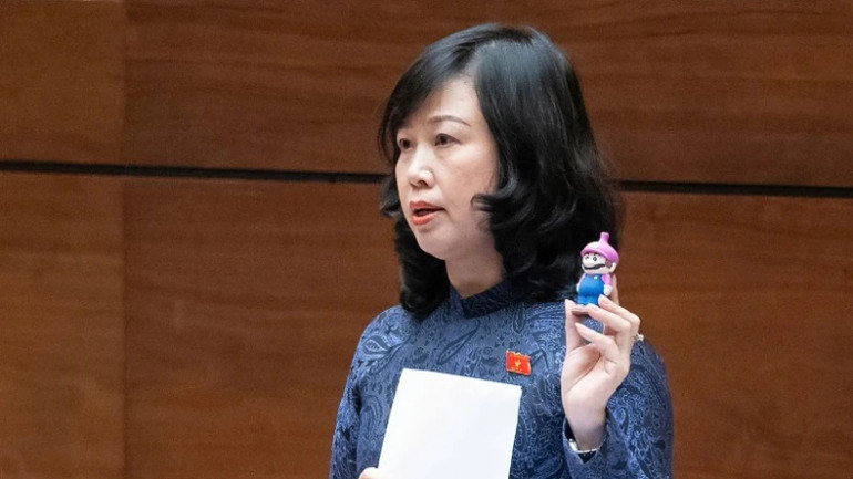 Bộ trưởng Y tế Đào Hồng Lan trả lời chất vấn tại Kỳ họp thứ 8, Quốc hội khóa XV về tác hại của thuốc lá mới.