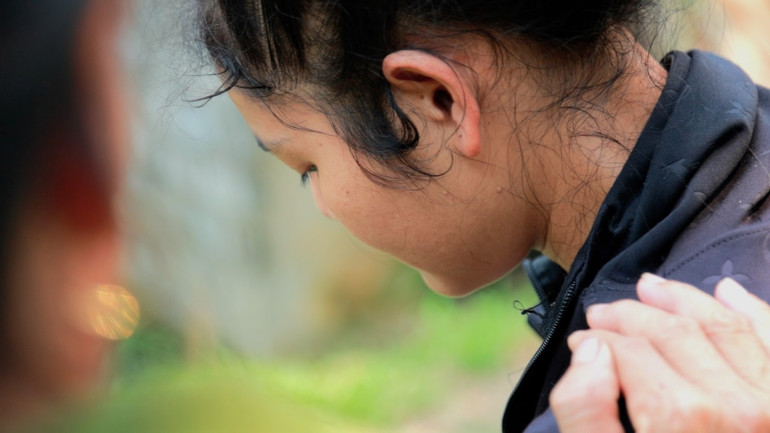 Gánh nặng tài chính đè nặng lên vai nhiều cặp vợ chồng trẻ hiếm muộn.